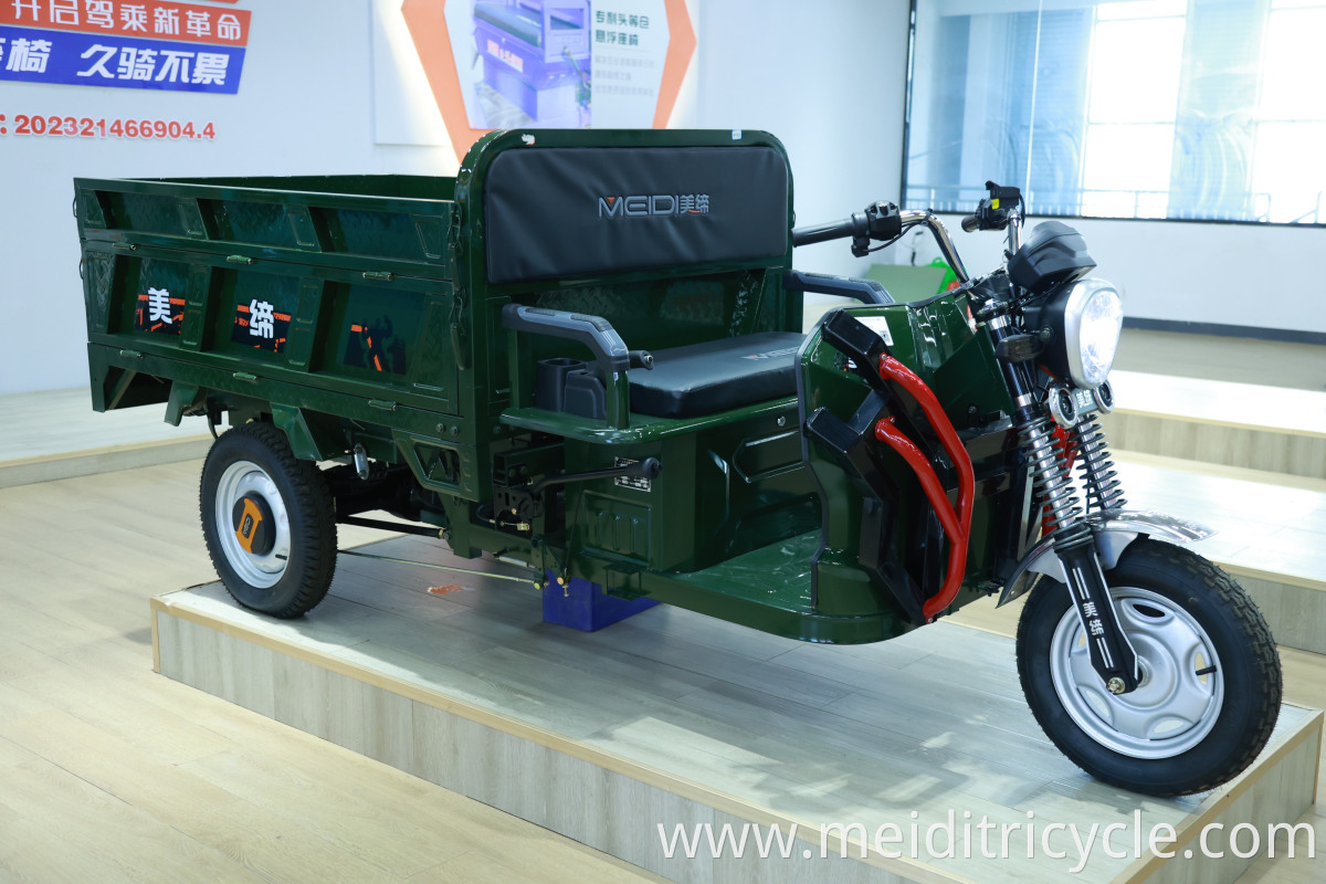 Scissor-Lift Tricycle for Farm Work